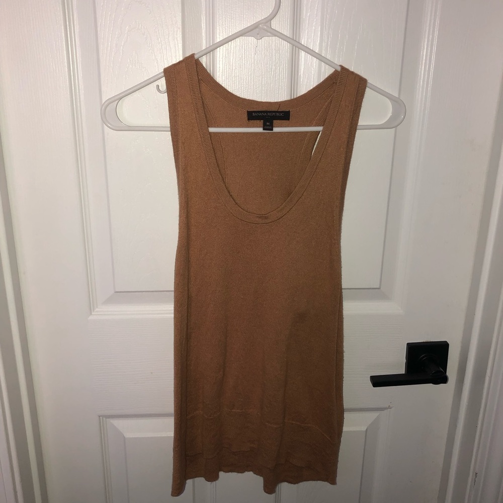 BANANA REPUBLIC KNIT TANK TOP SIZE MEDIUM!